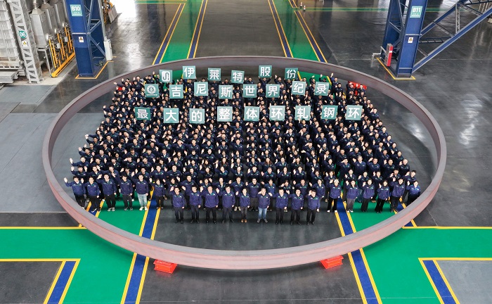 再次创造世界吉尼斯纪录的21米整体无缝环