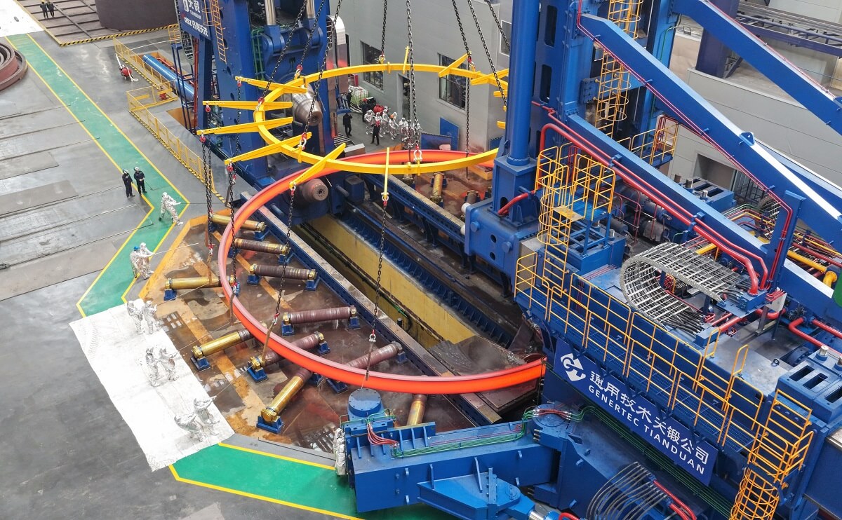 伊莱特22米全球最大轧环轧筒机